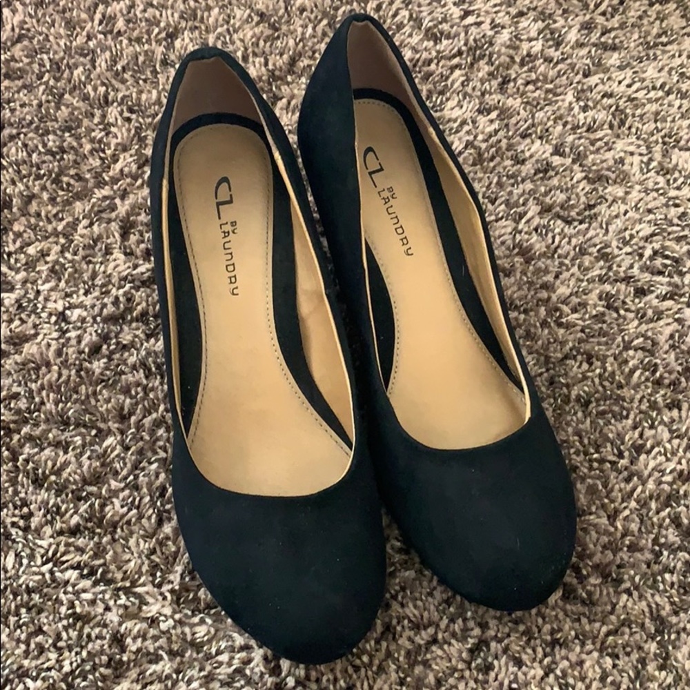 Black wedges